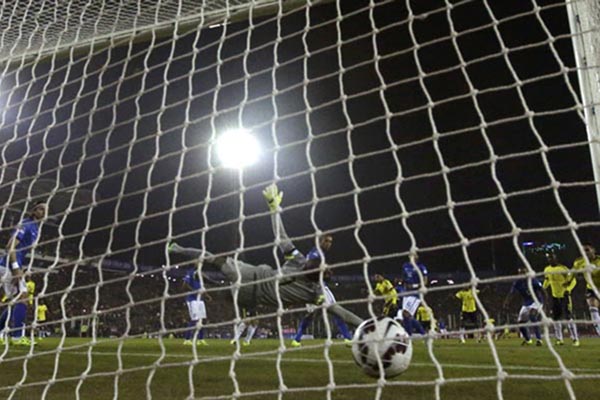 Kolombia menjebol gawang Brasil. Pertandingan matchday kedua Grup C Copa America 2015 dimenangi Kolombia 1-0 - Reuters/Ricardo Moraes