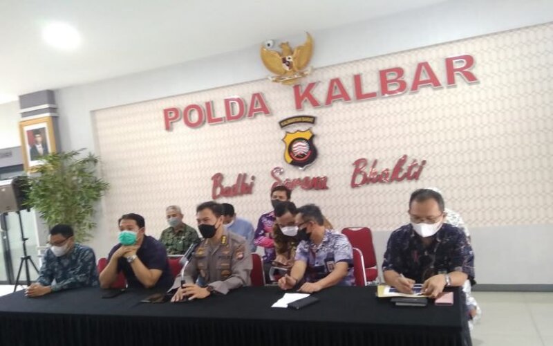 Kepolisian Daerah Kalimantan Barat menyatakan, saat ini pihaknya sedang melakukan penyelidikan kasus beberapa Credit Union (CU) atau koperasi simpan pinjam yang diduga melakukan aktivitas keuangan tanpa izin. - Antara
