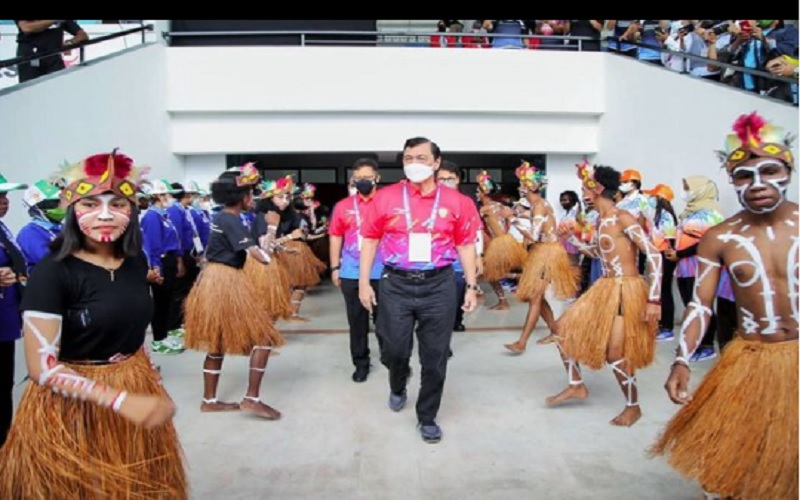 Menteri Koodinator Bidang Kemaritiman dan Investasi Luhut Binsar Pandjaitan mengunjungiGOR Mimika Sport Complex di Papua, Selasa (5/10/2021). - Instagram @luhut.pandjaitan