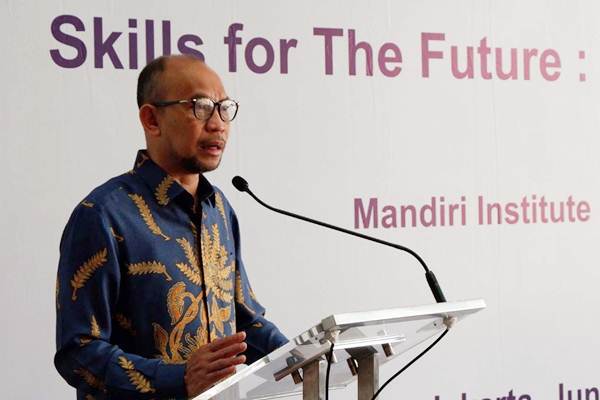 Mantan Menteri Keuangan M. Chatib Basri memberikan kata sambutan di sela-sela penandatanganan kerja sama di Jakarta, Rabu (6/6/2018). - JIBI/Nurul Hidayat