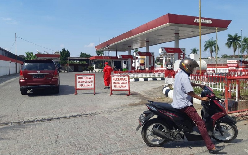 Kelangkaan BBM di Sumatra Utara - Bisnis/Nanda F Batubara