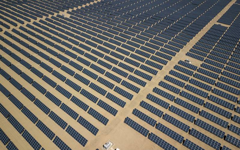 Ladang Solar Cell di China. - Bloomberg / Qilai Shen. 