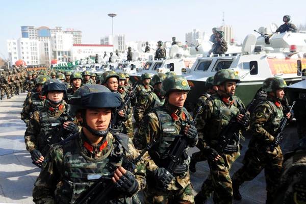Pasukan paramiliter China - Reuters
