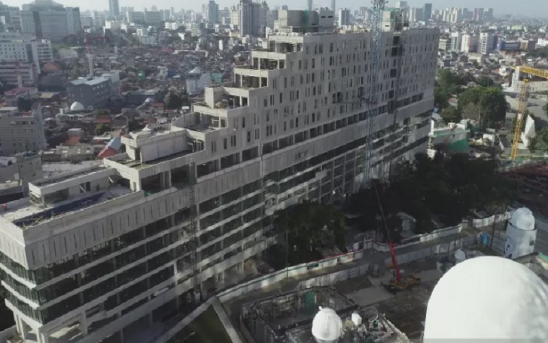 Progres pembangunan Gedung Panjang yang merupakan bagian dari proyek Revitalisasi TIM, Jakarta Pusat, Rabu (25/9/2021). - Antara