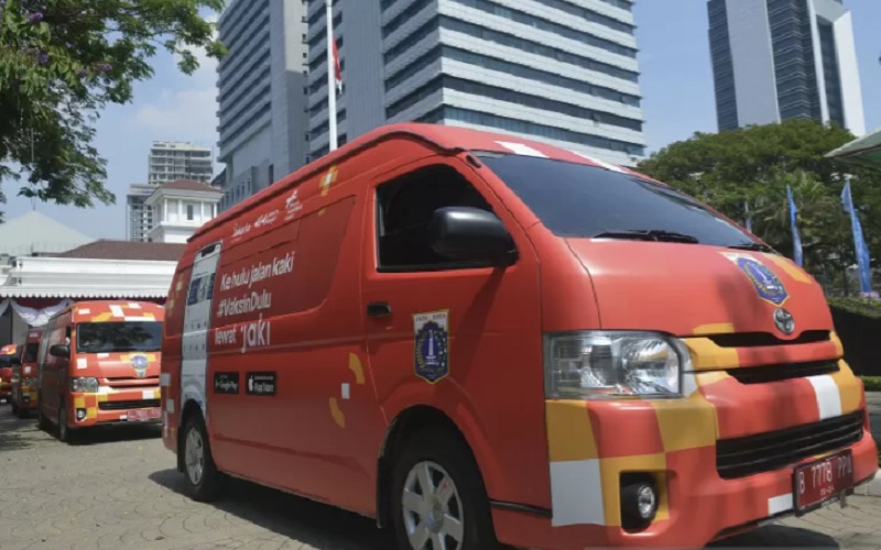 Mobil vaksinasi keliling di Jakarta. - Antara