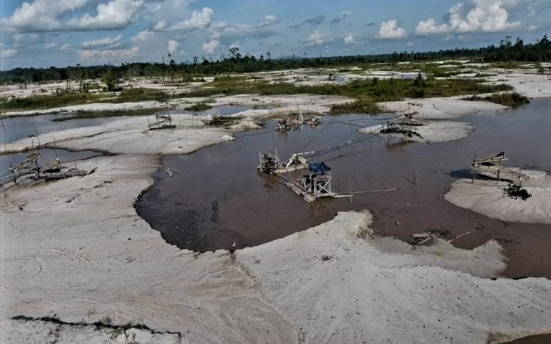 Bekas tambang ilegal emas di kawasan Cagar Alam Mandor, Kabupaten Landak, Provinsi Kalimantan Barat.  - Kementerian LHK
