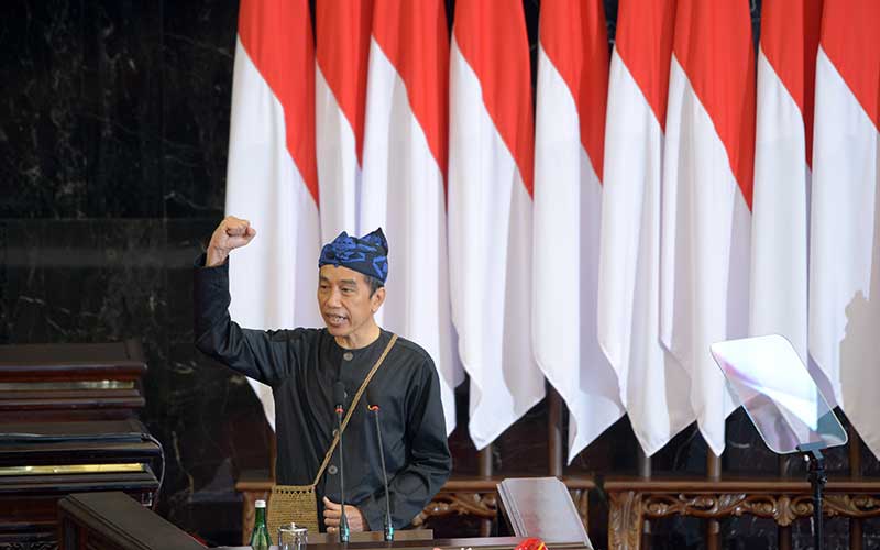 Presiden Joko Widodo menyampaikan pidato kenegaraan pada Sidang Tahunan MPR Tahun 2021 di Gedung Nusantara, Kompleks Parlemen, Senayan, Jakarta, Senin (16/8 - 2021). Poll