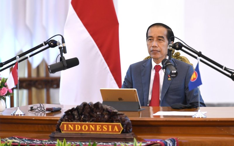 Presiden Joko Widodo menghadiri rangkaian Konferensi Tingkat Tinggi (KTT) ke-37 ASEAN secara virtual melalui konferensi video dari Istana Kepresidenan Bogor, Jawa Barat, Kamis, 12 November 2020 - Biro Pers Sekretariat Presiden - Lukas