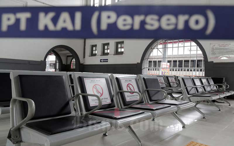 Suasana sepi terlihat di Stasiun Pasar Senen, Jakarta, Jumat (24/4/2020). Bisnis - Eusebio Chrysnamurti