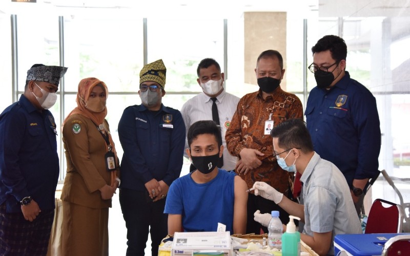 Bank Riau Kepri bersama BMR menggelar program 1.000 vaksin bagi masyarakat umum.  - Istimewa