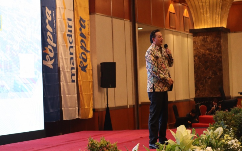 CEO Kanwil 3 Jakarta 1 Bank Mandiri Ali Usman saat  memperkenalkan Kopra by Mandiri kepada 419 PBM dalam acara Musyawarah Nasional (MUNAS) VIII Asosiasi Perusahaan Bongkar Muat Indonesia (APBMI) 2021 yang digelar di Jakarta, Selasa (26 - 10).