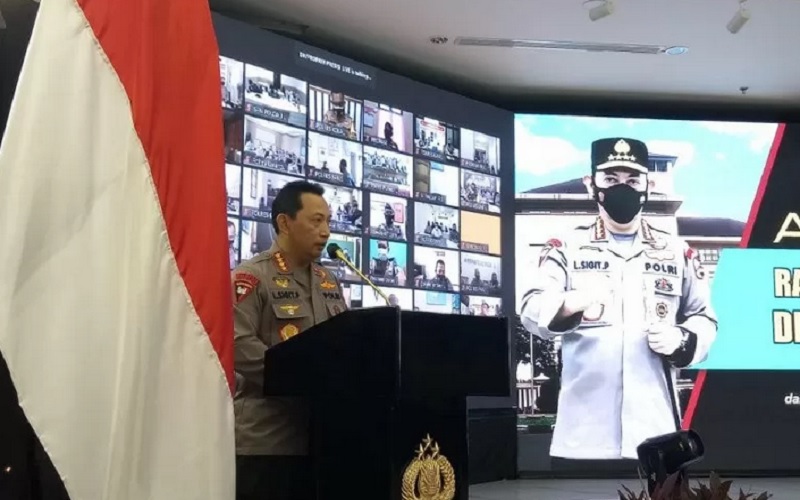Kapolri Jendral Pol Listyo Sigit Prabowo memberikan arahan dalam Rakernis Propam Polri 2021 di Gedung Rupatama, Mabes Polri, Selasa (13/4/2021). - Antara\r\n