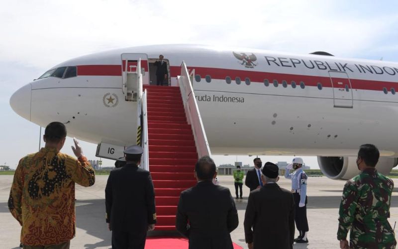 Presiden Joko Widodo (Jokowi) Bertolak ke Roma untuk menghadiri KTT G20 pada Jumat, 29 Oktober 2021. Pada KTT tersebut, Presiden Jokowi akan menerima tongkat estafet Presidensi G20 dari PM Italia / BPMI Setpres