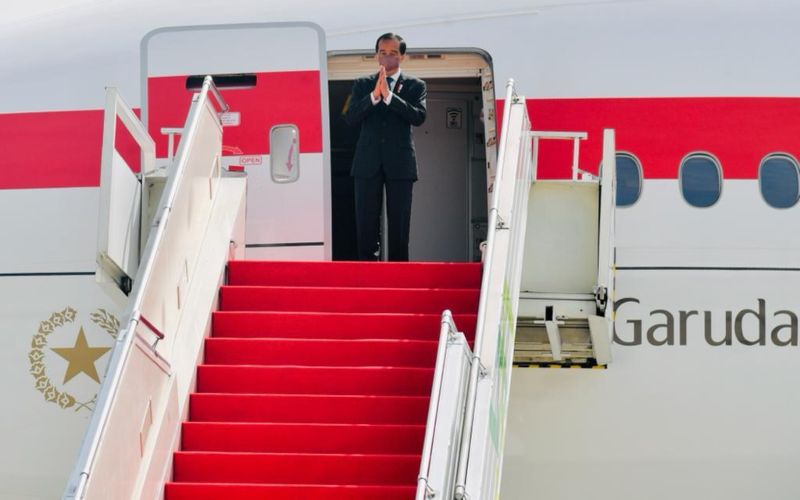 Presiden Jokowi bertolak menuju Roma, Italia, dari Bandara Internasional Soekarno-Hatta, Tangerang, Banten, Jumat (29/10/2021) pagi - BPMI Setpres - Laily Rachev