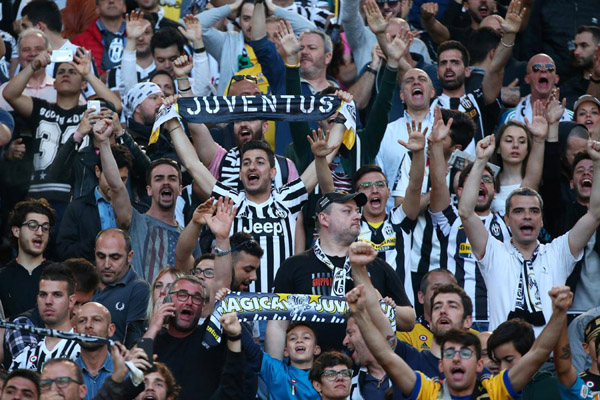 Suporter Juventus - Reuters/Alessandro Bianchi