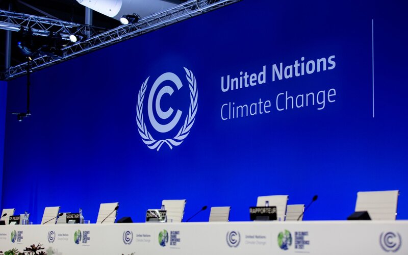 Deretan bangku pembicara dalam panggung utama di pembukaan COP26 UN Climate Change Conference in Glasgow, Inggris, Minggu (31/10 - 2021).