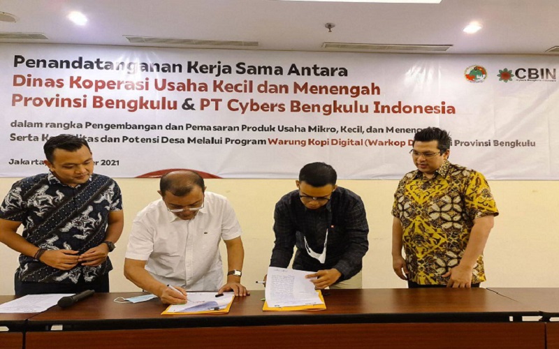 Dinas Koperasi Usaha Kecil dan Menengah Provinsi Bengkulu menandatangani perjanjian kerja sama dengan PT Cybers Bengkulu Indonesia untuk mendorong akselerasi digitalisasi UMKM dan pengembangan Warkop Digital di 1.341 desa. - Dok. Warkop Digital