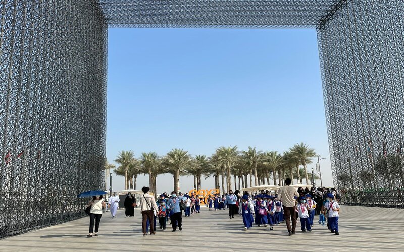Pengunjung yang menghadiri Expo 2020 Dubai, di Dubai, Uni Emirat Arab, Selasa (2/11/2021) - Maria Y. Benyamin / Bisnis