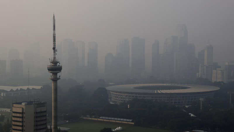 Polusi udara Jakarta. Gambar diambil menjelang Asian Games tahun lalu. - Reuters