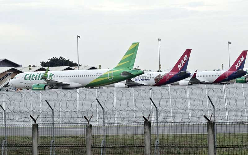 Sejumlah pesawat terpakir di Bandara Soekarno Hatta, Tangerang, Banten, Jumat (24/4/2020). Bisnis - Eusebio Chrysnamurti