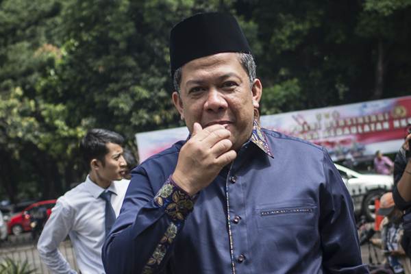 Wakil Ketua DPR Fahri Hamzah tiba untuk menjalani pemeriksaan di Direktorat Reserse Kriminal Khusus (Dit Reskrimsus), Polda Metro Jaya (PMJ), Jakarta, Senin (19/3/2018). - ANTARA/Aprillio Akbar