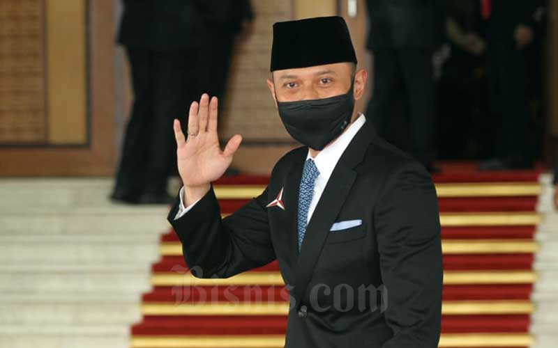 Ketua Umum Partai Demokrat Agus Harimurti Yudhoyono saat tiba di Ruang Rapat Paripurna I, Kompleks Parlemen, Jakarta, Jumat (14/8/2020). Bisnis - Arief Hermawan P 
