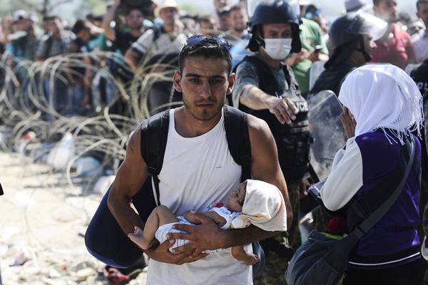 Ilustrasi-Para pengungsi masuk ke Eropa - Reuters