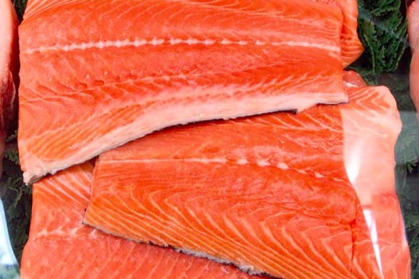 Mengonsumsi ikan sangat baik untuk meningkatkan kemampuan otak dan kecerdasan - Reuters/Lucy Nicholson
