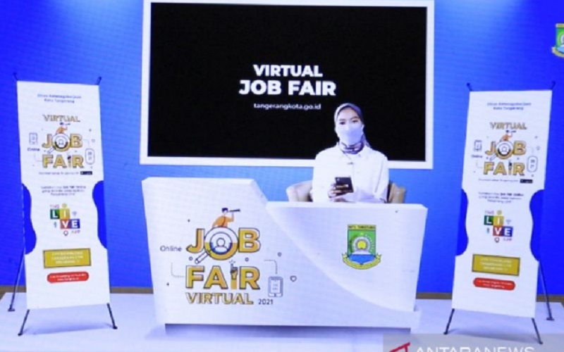 Kegiatan Job Fair Virtual yang digelar Disnaker Kota Tangerang dalam membantu warga mendapatkan info lowongan kerja. - Antara