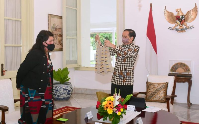 Presiden Joko Widodo (Jokowi) menerima kunjungan Menlu Selandia Baru Nanaia Mahuta, di Istana Merdeka, Senin (15/11/2021) - BPMI Setpres - Muchlis Jr.