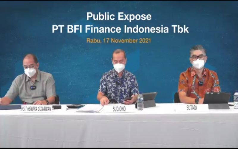 Direksi PT BFI Finance Indonesia Tbk. (BFIN) memaparkan kinerja perseroan kuartal III/2021 dalam acara Public Expose secara virtual, Rabu (17/11/2021) - Denis Riantiza M 
