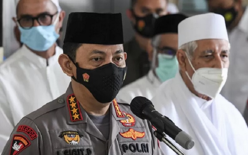 Kapolri Jenderal Polisi Listyo Sigit Prabowo (kiri) . - Antara