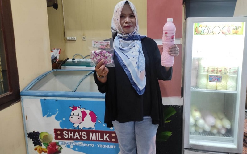 Ade Nurhayati, pemilik usaha olahan susu dari Kota Tasikmalaya. - Istimewa
