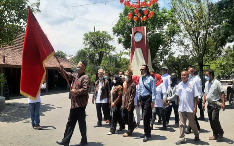 Sejumlah peserta deklarasi Sobat Ganjar Nusantara (Sogan) Soloraya yang mendukung Ganjar Pranowo sebagai calon presiden Pemilu 2024 di Ndalem Kopi, Wonorejo, Gondangrejo, Karanganyar, Senin (22/11/2021). - JIBI/Kurniawan.