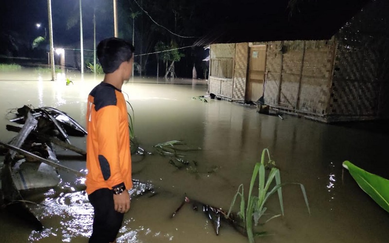 Banjir menggenangi sejumlah tempat di Kabupaten Batu Bara, Sumatra Utara, Senin (22/11/2021) dini hari.  - Istimewa