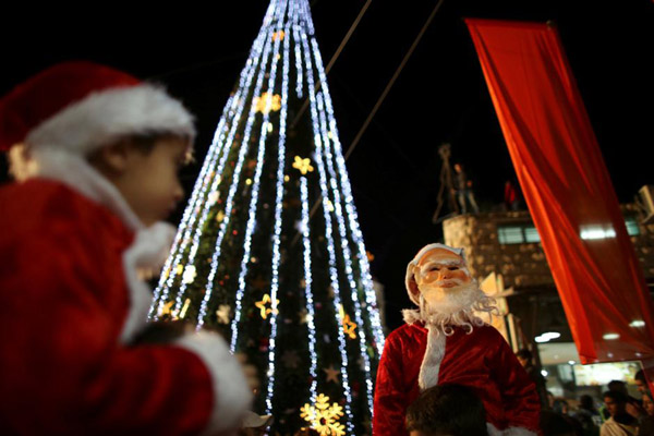 Ilustrasi perayaan Natal. - Reuters/Ammar Awad