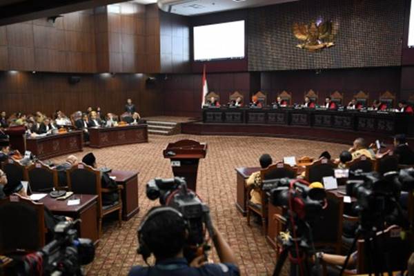 Ilustrasi - Suasana sidang di Gedung Mahkamah Konstitusi, Jakarta, sebelum pandemi. - Antara/Hafidz Mubarak