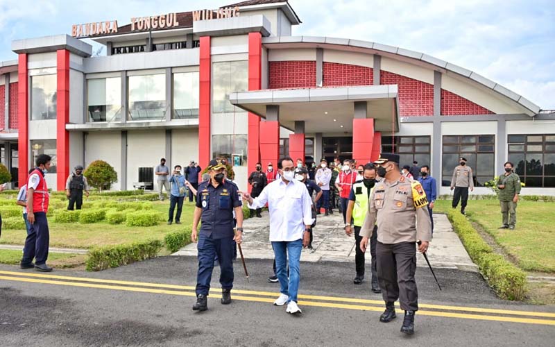 Menteri PerhubunganBudi Karya Sumadi saat meninjau ke Bandara Tunggul Wulung di Cilacap, Kamis (25/11/2021). -  Dok. Kemenhub