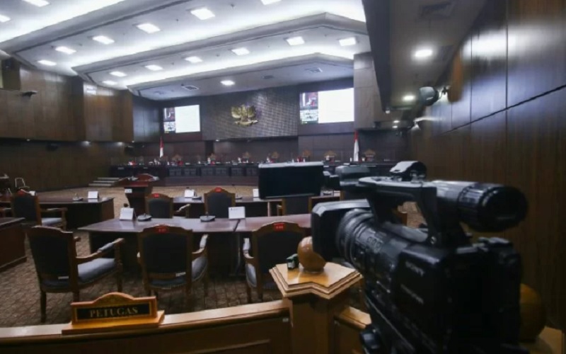 Suasana sidang putusan gugatan UU Nomor 11/2020 tentang Cipta Kerja yang diajukan kelompok buruh di Mahkamah Konstitusi, Jakarta, Kamis (25/11/2021). - Antara