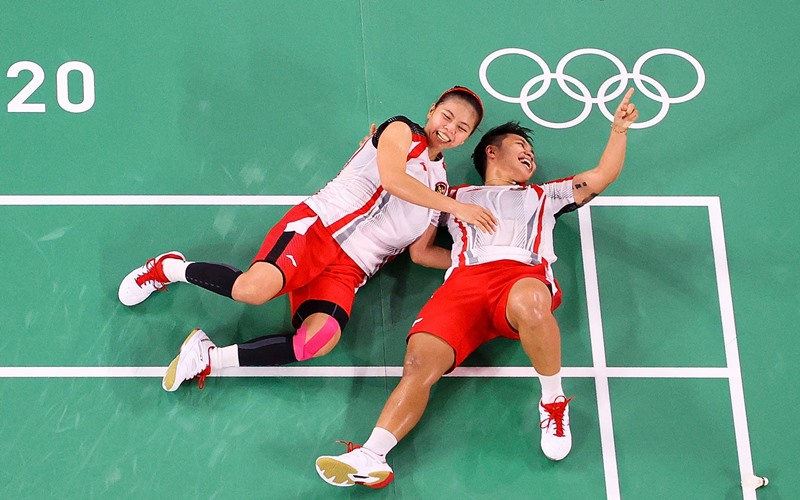 Greysia Polii/Apriyani Rahayu saat merayakan medali emas di Olimpiade Tokyo - Antara