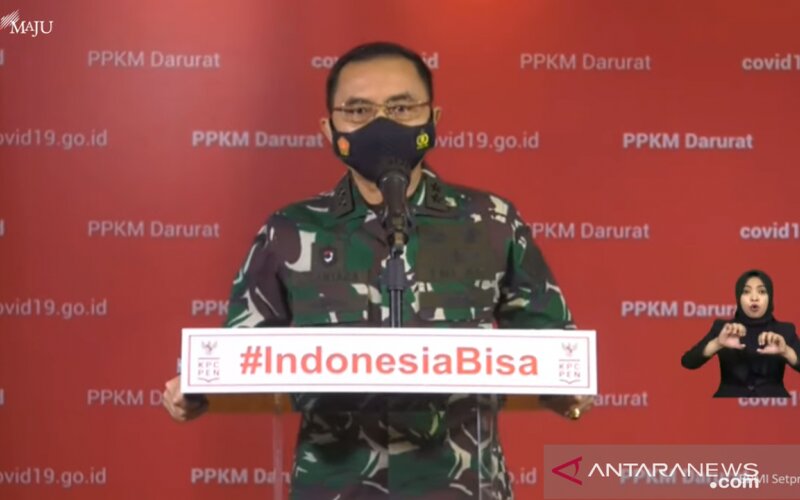 Tangkapan layar dari Kapuspen TNI Prantara Santosa dalam konferensi pers harian PPKM Darurat, dipantau dari Jakatar, Senin (12/7/2021). - Antara/Prisca Triferna