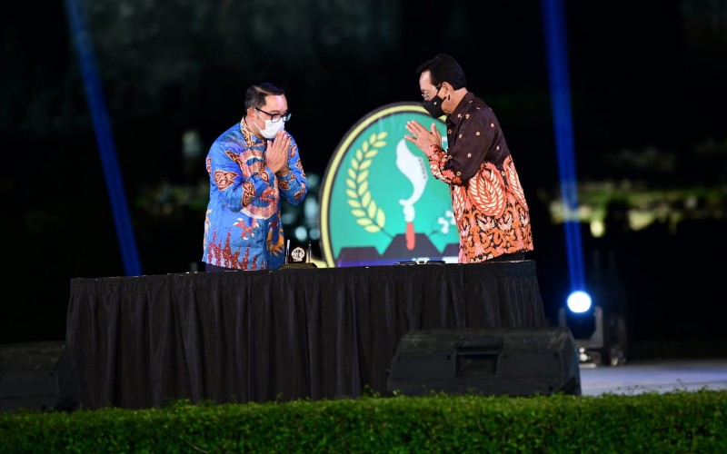 Gubernur Jabar Ridwan Kamil bersama Gubernur DIY Sri Sultan Hamengkubuwono X 