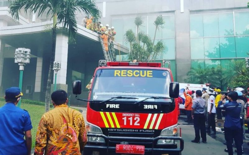 Kebakaran terjadi di Gedung Cyber 1, Jalan Kuningan Barat, Mampang, Jakarta Selatan pada Kamis, 2 Desember 2021 / Twitter humasjakfire
