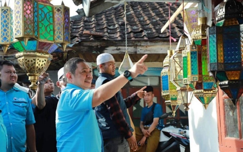 Anis Matta mengunjungi sentra kerajinan tangan UMKM yakni lampu Gentur di Warungkondang, Kabupaten Cianjur, Jawa Barat. - Istimewa