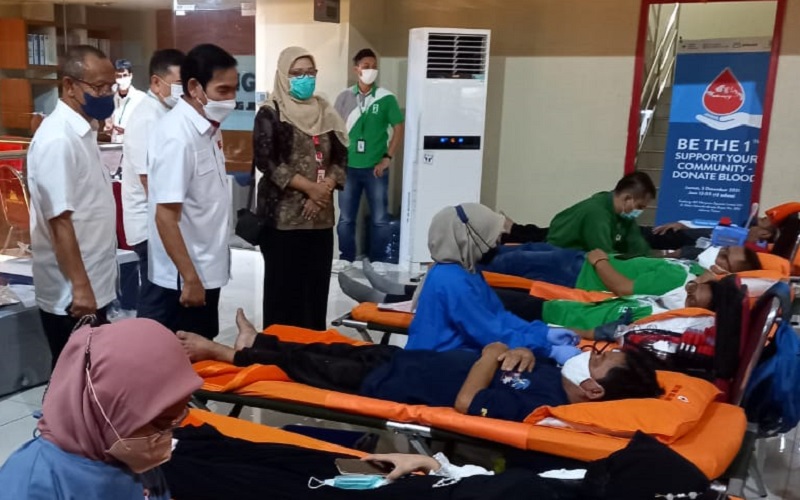 Kegiatan donor darah yang terselenggara kerja sama PT Itama Ranoraya Tbk (IRRA) dengan PMI DKI Jakarta melalui kampanye kampanye Be The 1TM di Jakarta, Sabtu (4/12/2021). - Istimewa