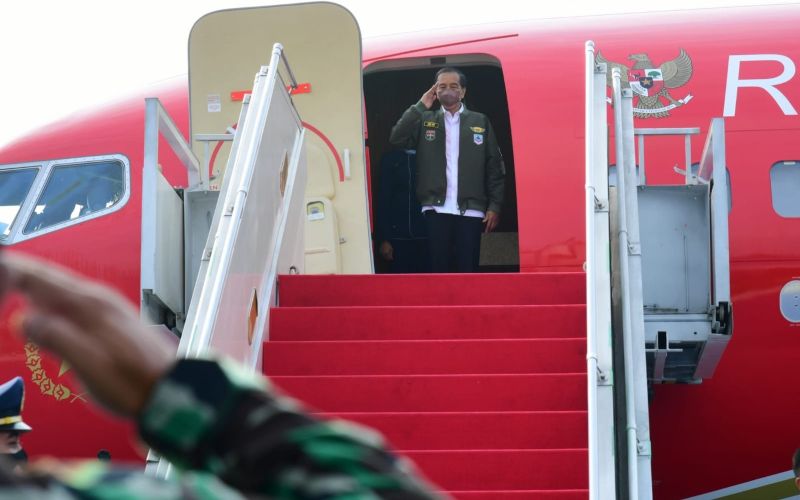 Presiden Joko Widodo (Jokowi) bertolak menuju Kalsel dalam rangka kunjungan kerja, Kamis (21/10 - 2021) / Foto: BPMI Setpres / Muchlis Jr.