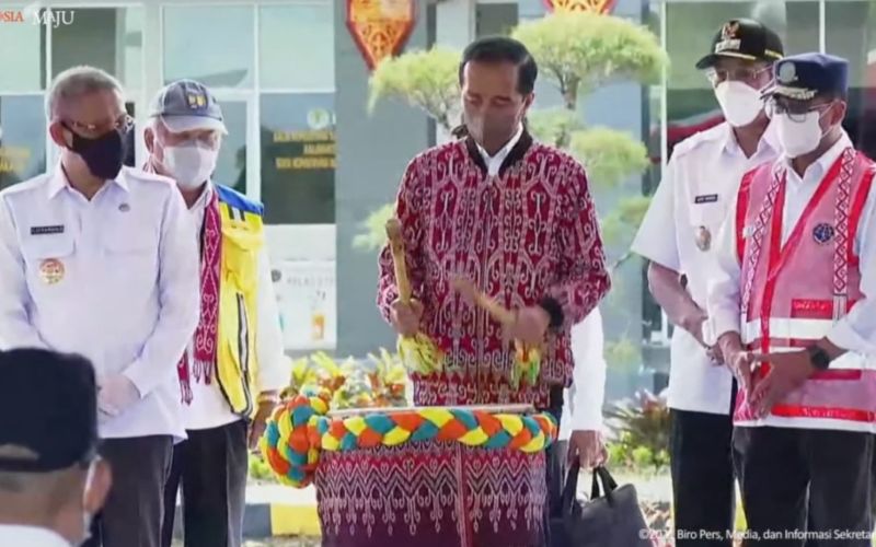 Presiden Jokowi saat meresmikan Bandara Tebelian, di Kab. Sintang, Kalbar, Rabu (8/12 - 2021) pagi / Youtube Setpres