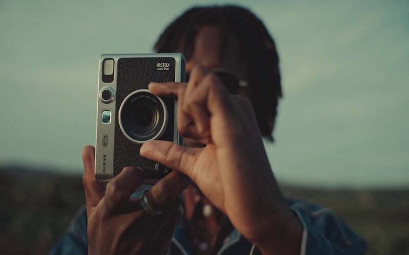 Kamera instan baru dari Fujifilm, Instax Mini Evo -  Instax