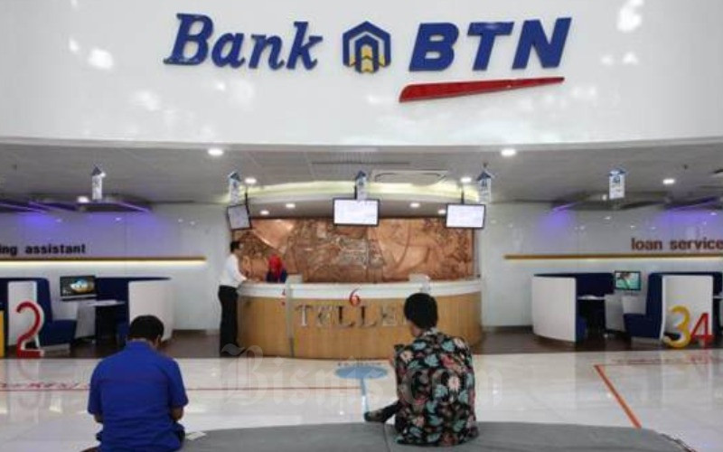 Suasana layanan di kantor PT Bank Tabungan Negara Tbk di Jakarta, Senin (8/1). - JIBI/Dedi Gunawan