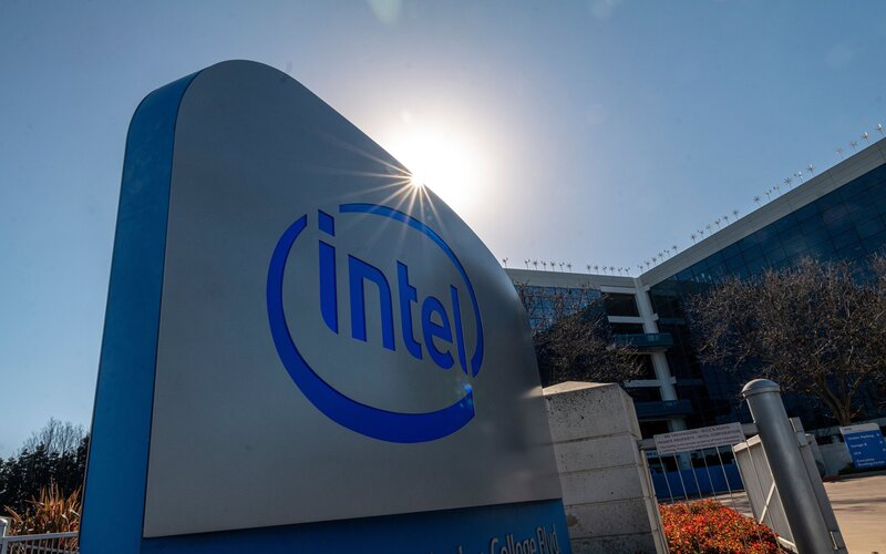 Papan logo Intel di kantor pusatnya di Santa Clara, California, AS - Bloomberg